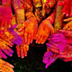 holi-hands.adapt_.945.1